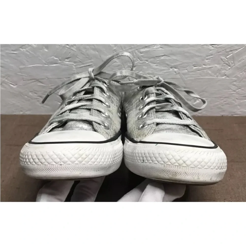 Converse Women's Sneakers Silver Metallic Canvas Low Top Size 6 Chuck Taylor